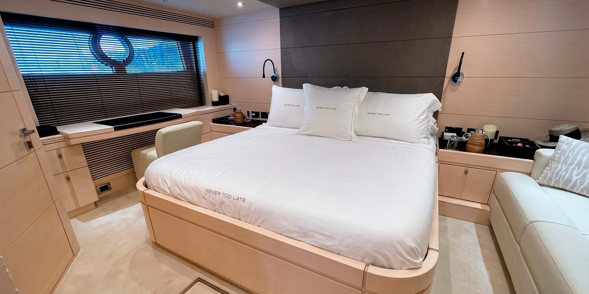 Аренда яхты Sunseeker Predator 68 на Ибице - мастер-каюта