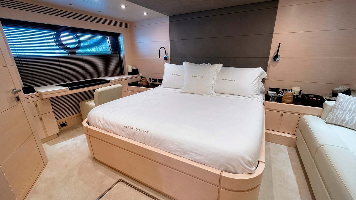 Аренда яхты Sunseeker Predator 68 на Ибице - мастер-каюта