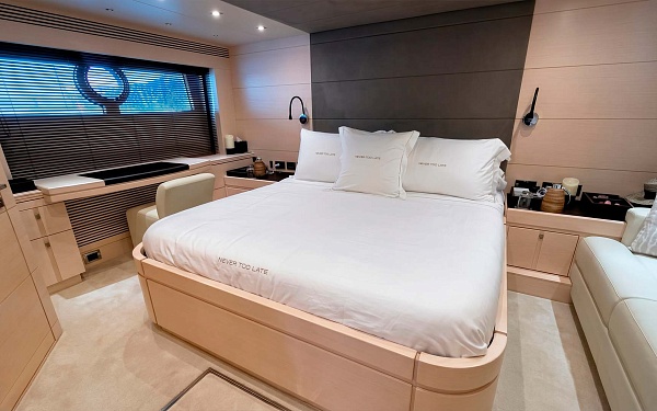 Аренда яхты Sunseeker Predator 68 на Ибице - мастер-каюта