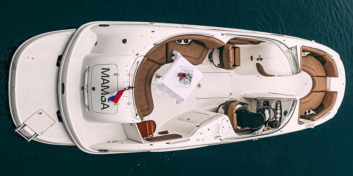 Аренда катера Chaparral Sunesta 254 МАМБА в Петербурге - вид сверху