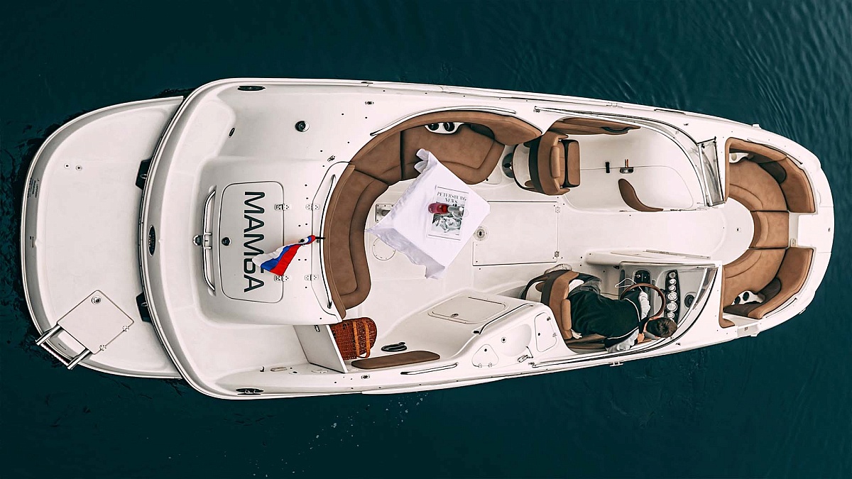 Аренда катера Chaparral Sunesta 254 МАМБА в Петербурге - вид сверху