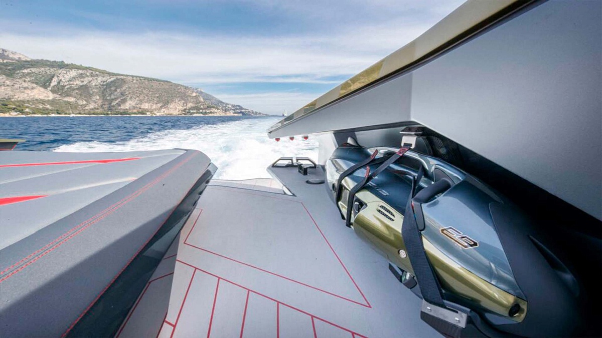 Seabob Lamborghini edition на борту яхты Lamborghini 63