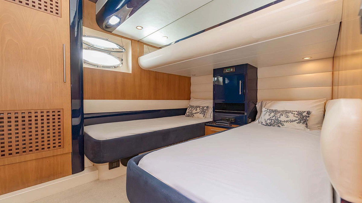 Аренда яхты Riva 70 Aria Blue на Пхукете - раздельные кровати в каюте
