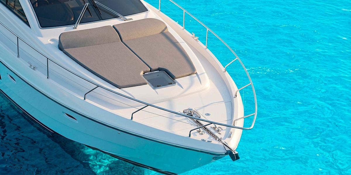 Аренда яхты Ferretti 53 на Миконосе - лежаки на носу