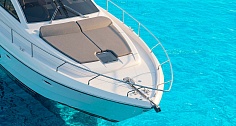Аренда яхты Ferretti 53 на Миконосе - лежаки на носу