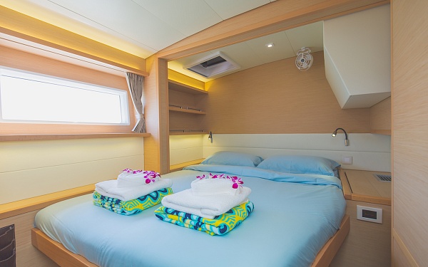 Аренда парусного катамарана Lagoon 52F BLUE MOON, Пхукет, Тайланд - каюта на катамаране