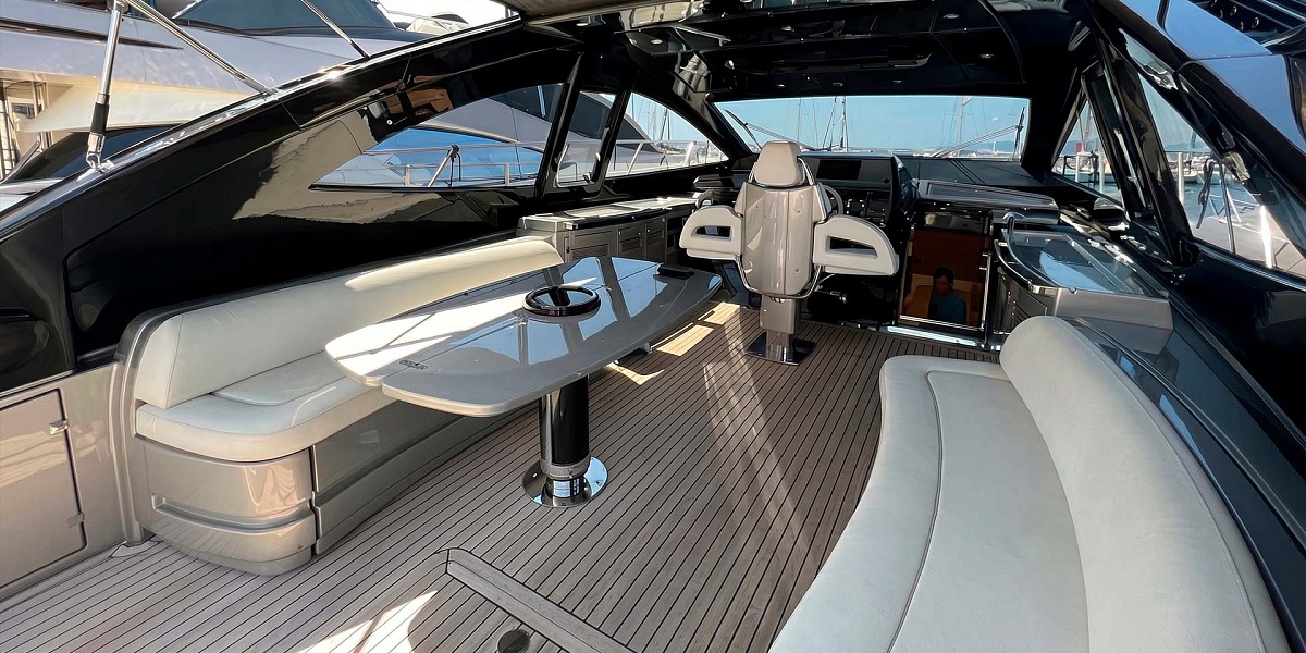 Аренда яхты Riva 63 Vertigo во Франции - салон