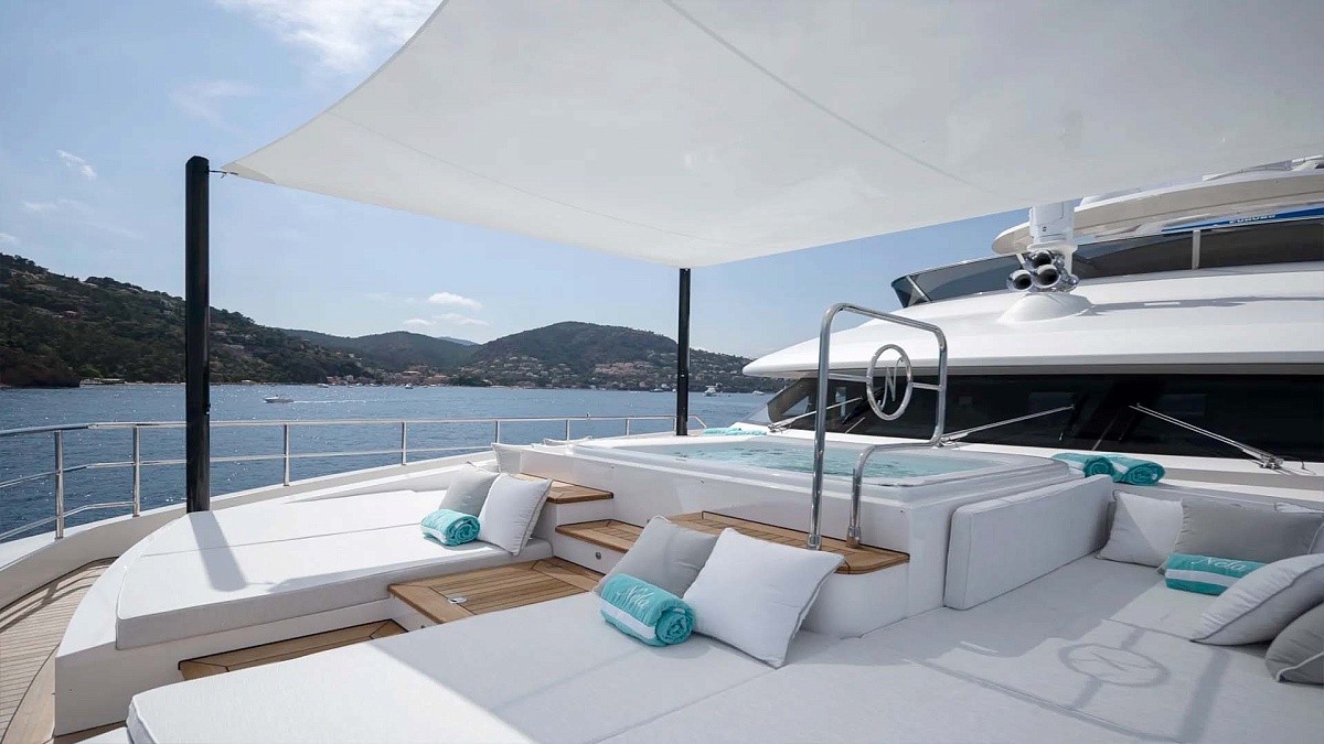 Benetti 140