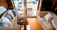 Аренда яхты Galeon 440 в Санкт-Петербурге - салон