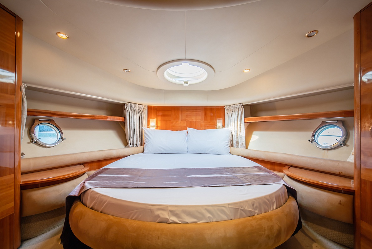 Аренда моторной яхты Azimut 55 MY After 8 на Пхукете, Тайланд - носовая каюта