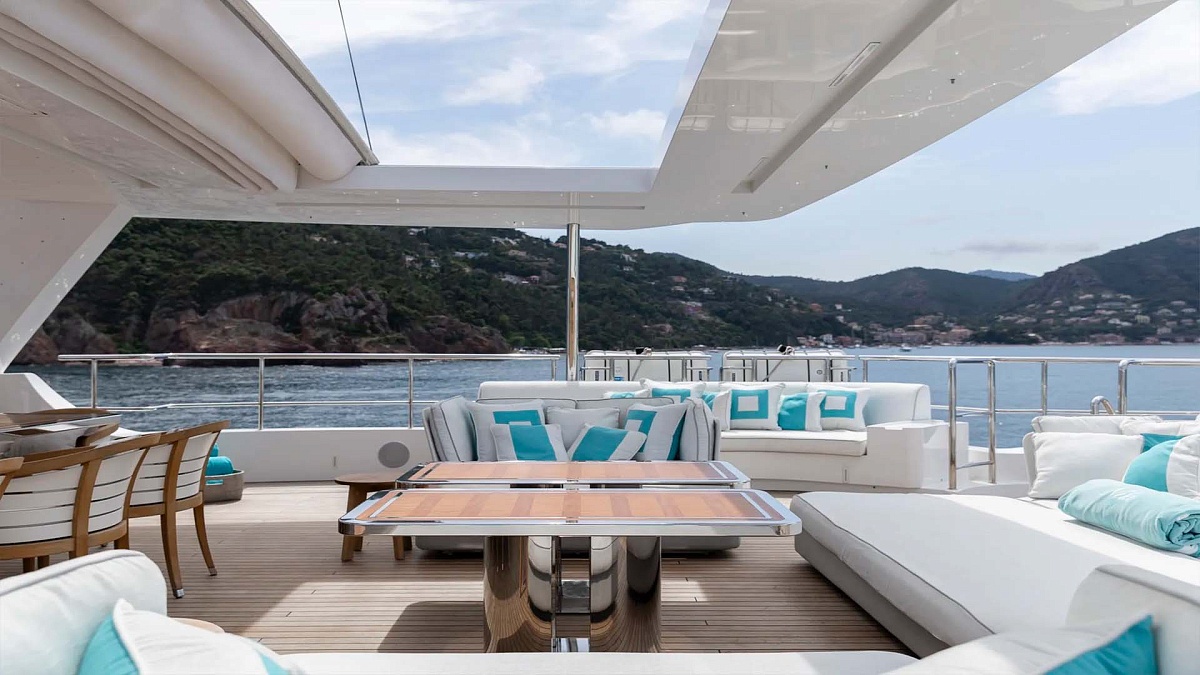Benetti 140