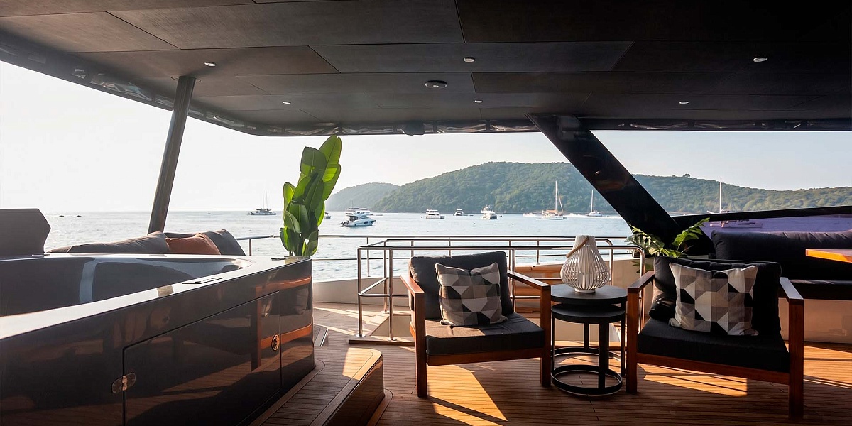 Продажа моторного катамарана Floeth Yachts Solstice 67 на Пхукете - флайбридж
