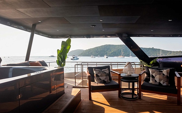Продажа моторного катамарана Floeth Yachts Solstice 67 на Пхукете - флайбридж