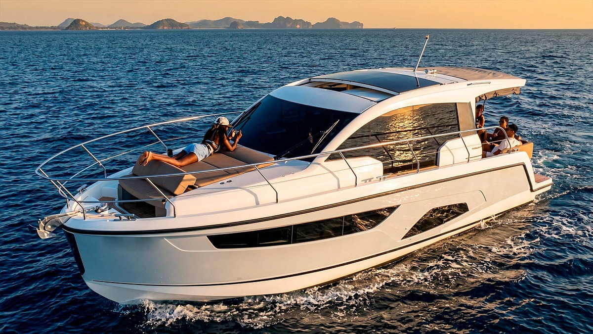 Аренда яхты Sealine C335 на Пхукете