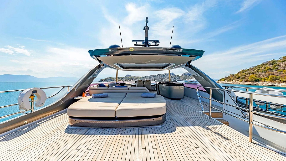 Флайбридж на яхте Princess 85 Vista в Афинах