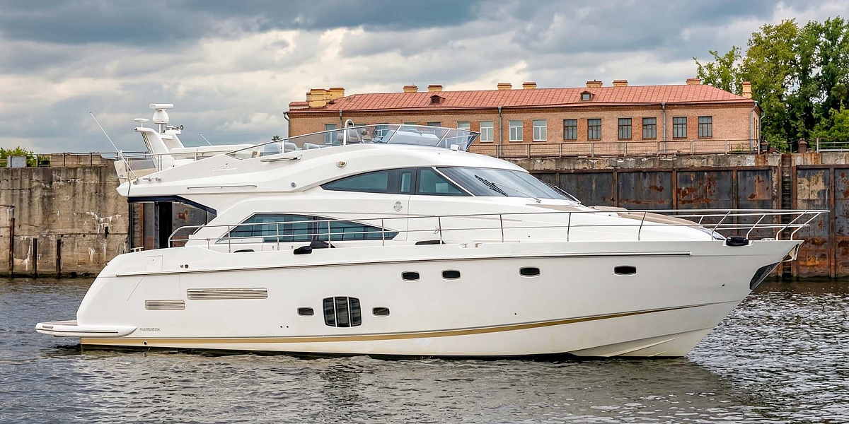 Аренда моторной яхты Fairline 65 Squadron - Санглара в Спб