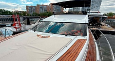 Аренда яхты Fairline Phantom 40 в Москве и Подмосковье - лежаки на носу