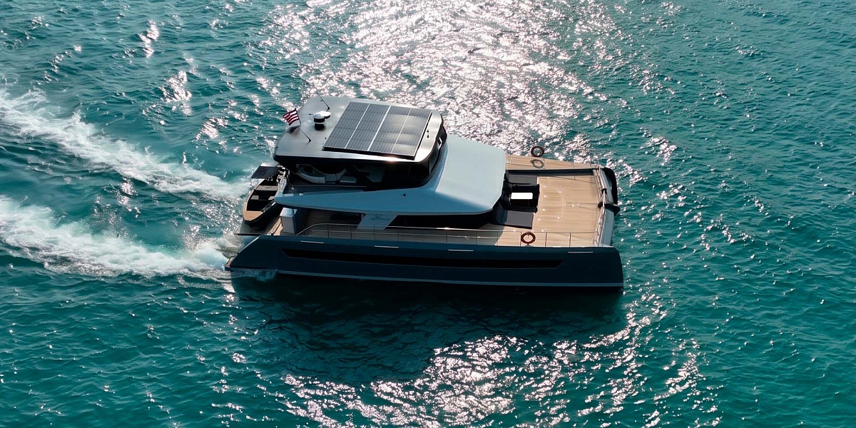 Купить моторный катамаран Floeth Yachts Solstice 67 - вид сверху