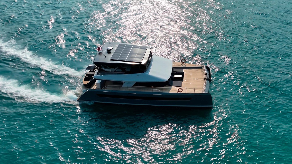 Купить моторный катамаран Floeth Yachts Solstice 67 - вид сверху