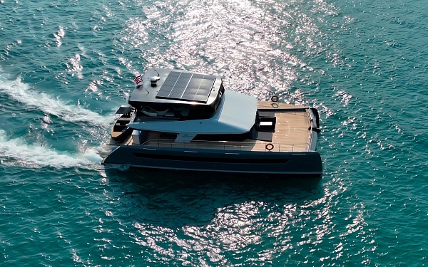 Купить моторный катамаран Floeth Yachts Solstice 67 - вид сверху