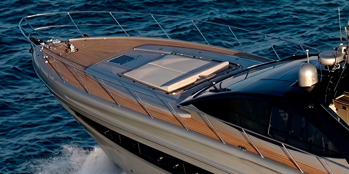 Аренда яхты Riva 63 Vertigo во Франции - лежаки на носу