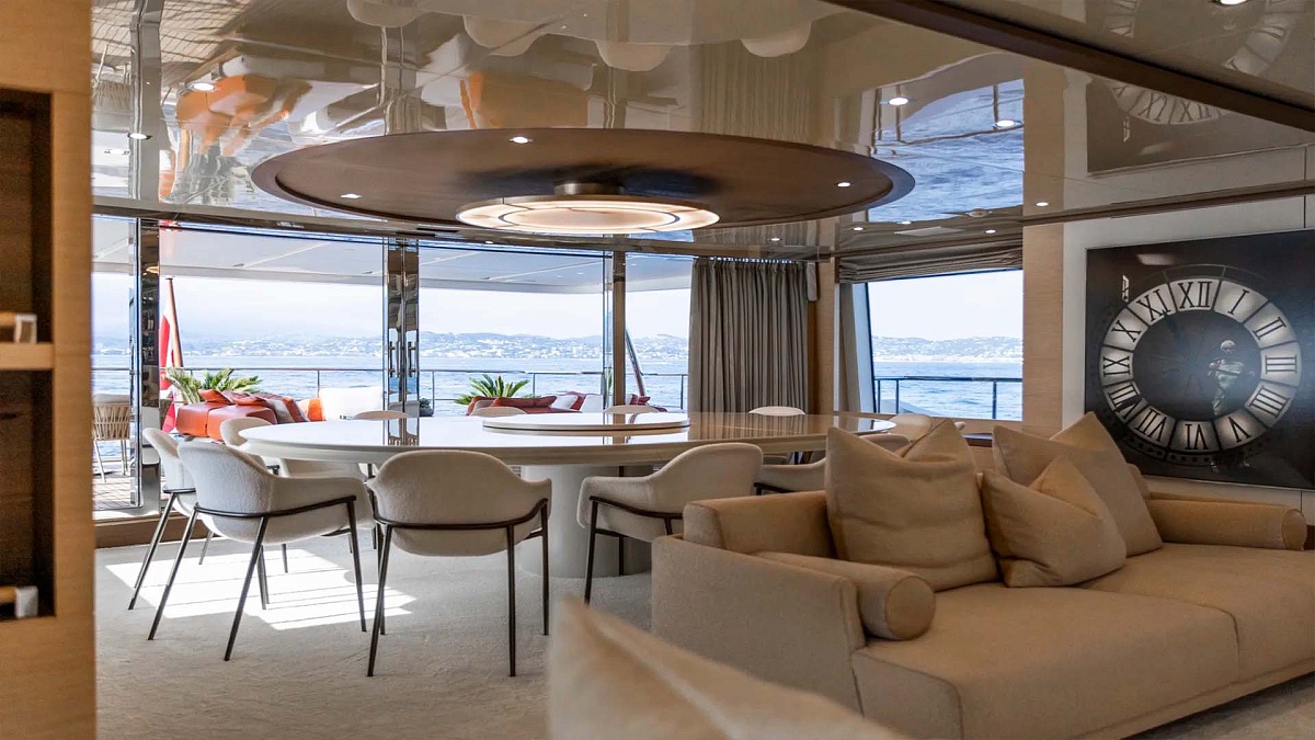 Benetti 140