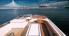 Флайбридж яхты Elegance 65 в Санкт-Петербурге