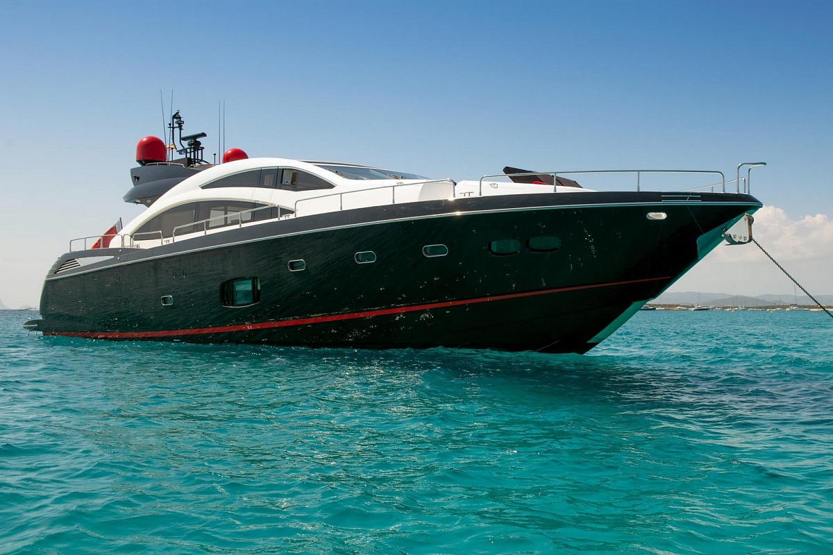 Аренда моторной яхты Sunseeker Predator 84 на Ибице, Балеарские острова