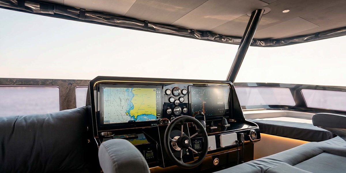 Продажа моторного катамарана Floeth Yachts Solstice 67 на Пхукете - пост на флайбридже