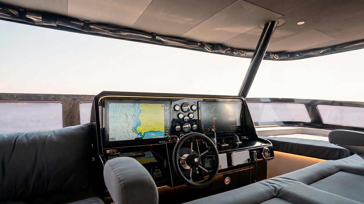Продажа моторного катамарана Floeth Yachts Solstice 67 на Пхукете - пост на флайбридже
