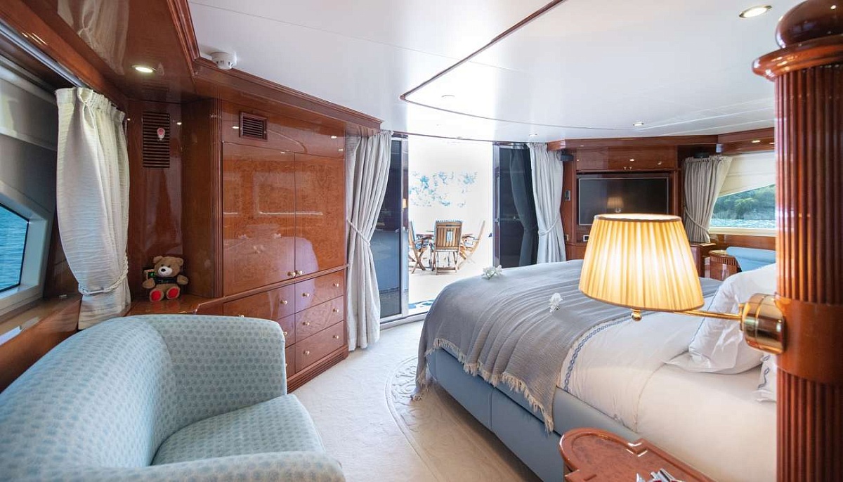 Мастер-каюта на яхте Benetti 115