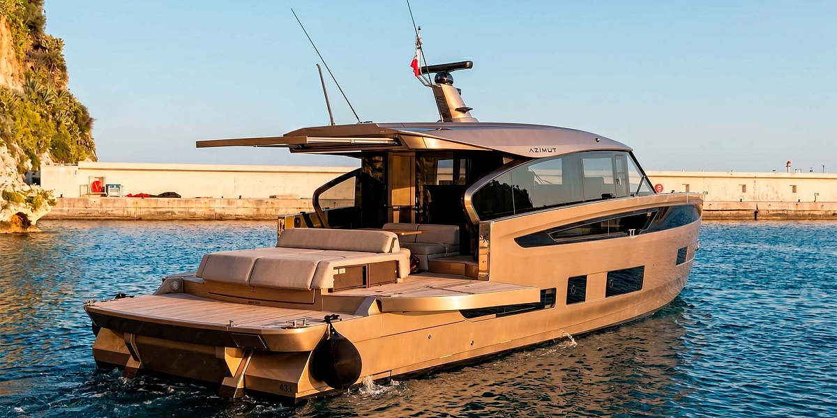 Аренда яхты Azimut Seadeck 6 во Франции - бич-клаб как у мега яхты