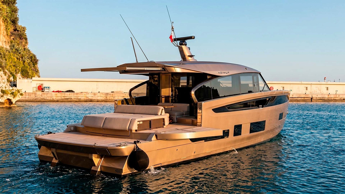 Аренда яхты Azimut Seadeck 6 во Франции - бич-клаб как у мега яхты
