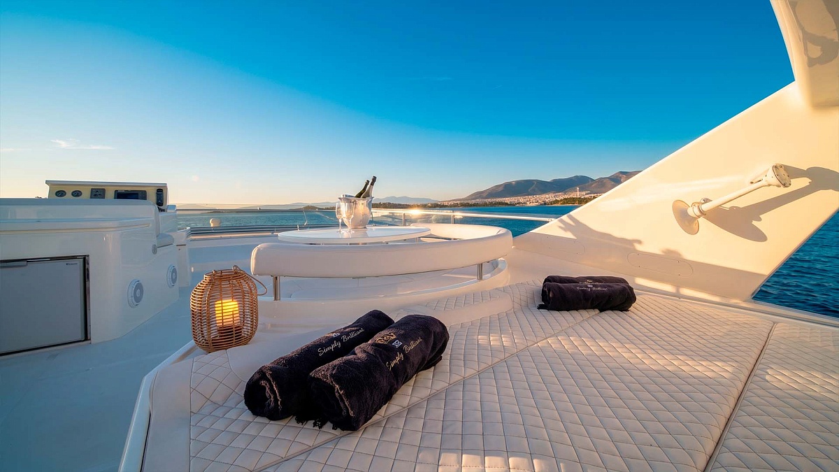 Аренда яхты Ferretti 68 на Миконосе - флайбридж