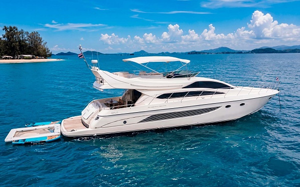 Аренда яхты Riva 70 Aria Blue на Пхукете - на якоре у острова