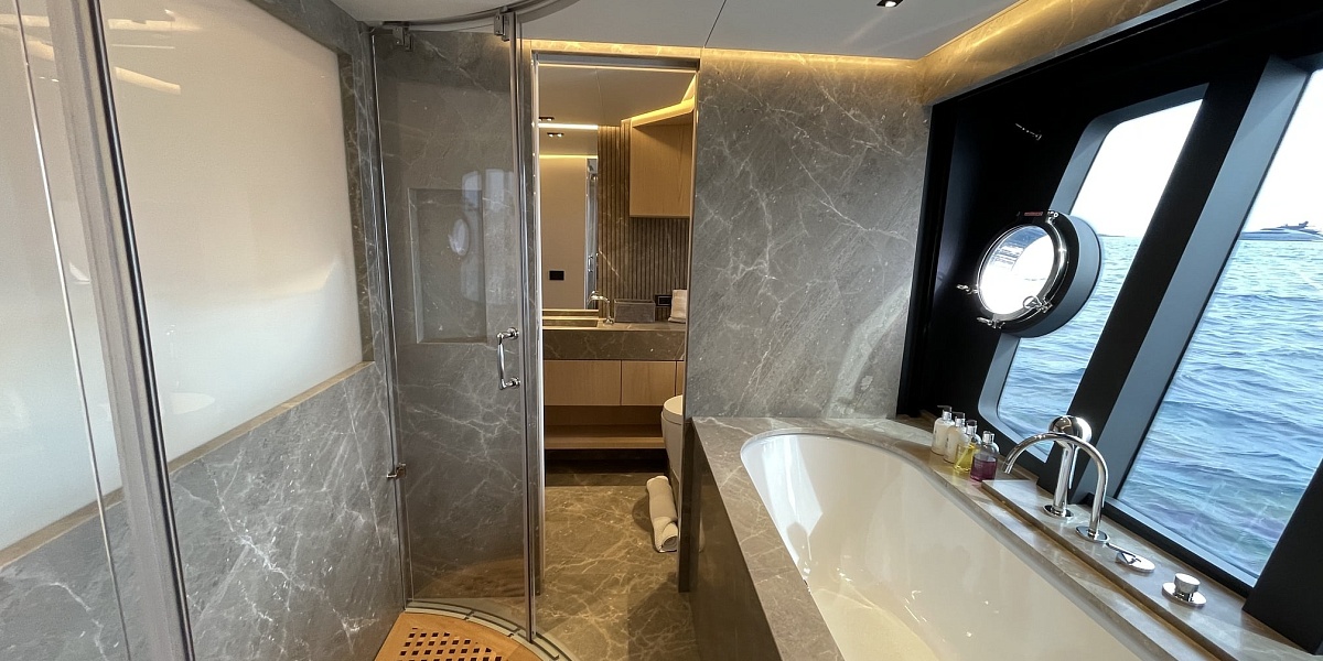 Аренда яхты Ferretti 881 RPH во Франции