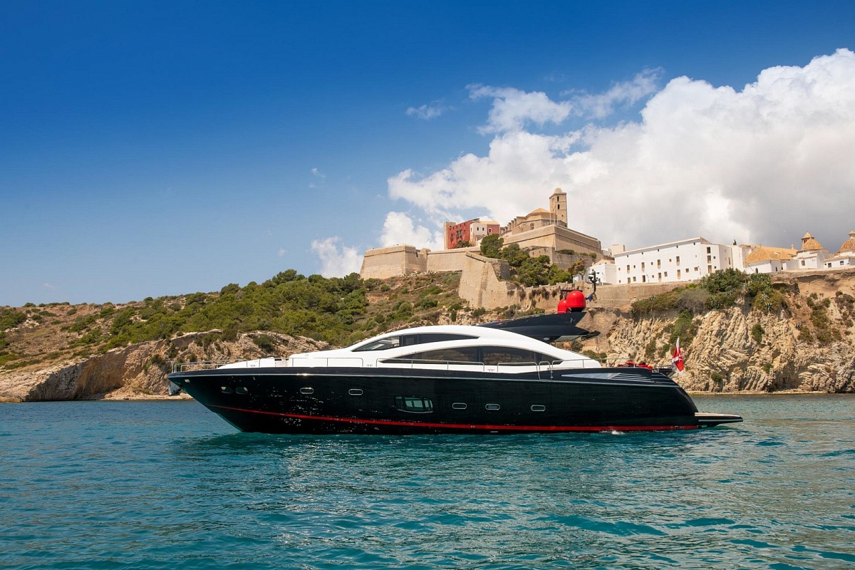 Аренда моторной яхты Sunseeker Predator 84 на Ибице, Балеарские острова