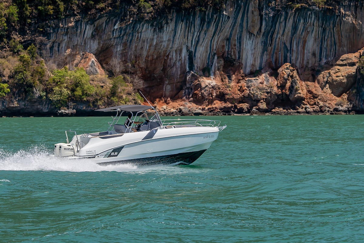 Аренда моторного катера Beneteau Flyer 8.8 NAUTI ONE на Пхукете, Таиланд