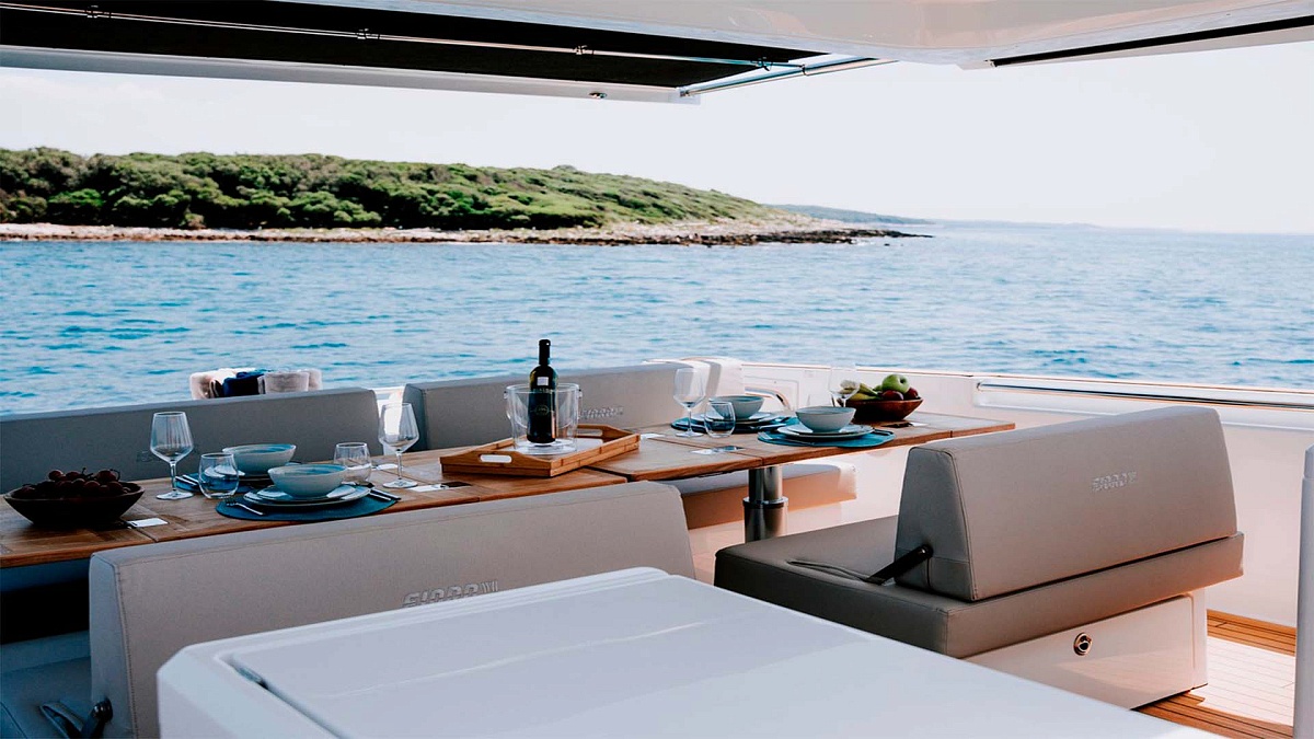 Обеденная зона на Fjord 53 XL ALB 2 в Хорватии