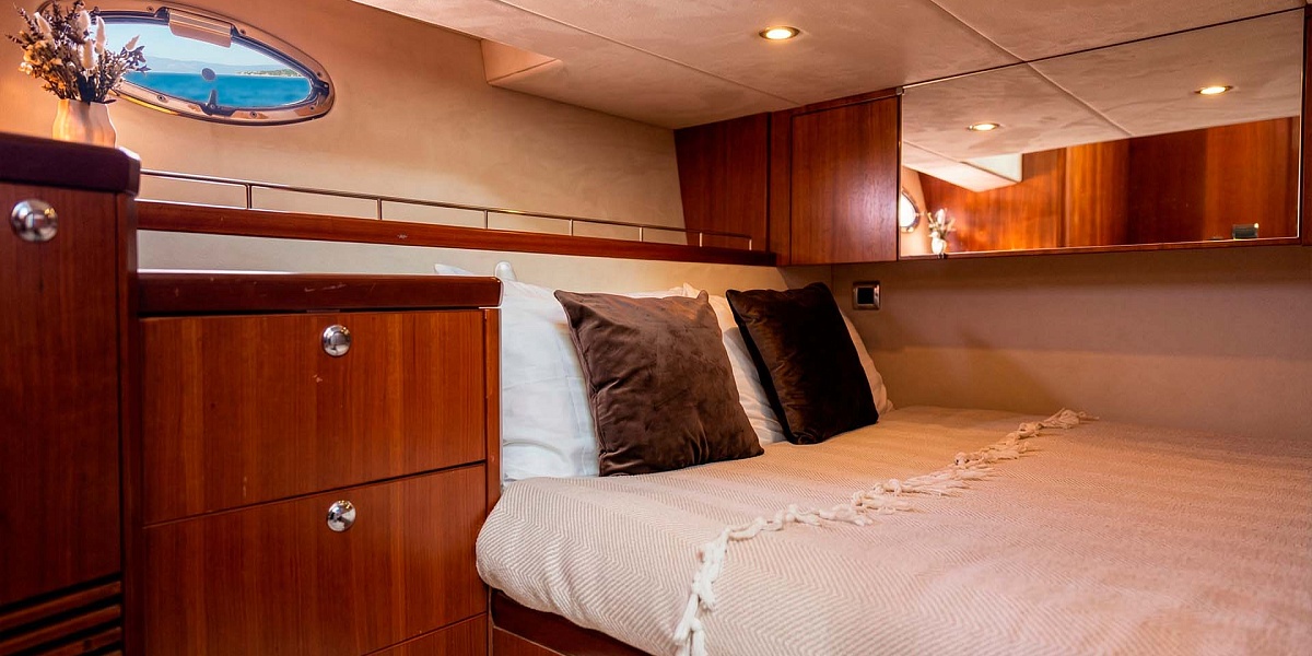 Мастер- каюта в яхте Galeon 440 в Питере