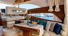 Аренда яхты Galeon 440 в Санкт-Петербурге - салон