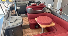 Купить круизер Cranchi 30 Endurance, диван в кокпите