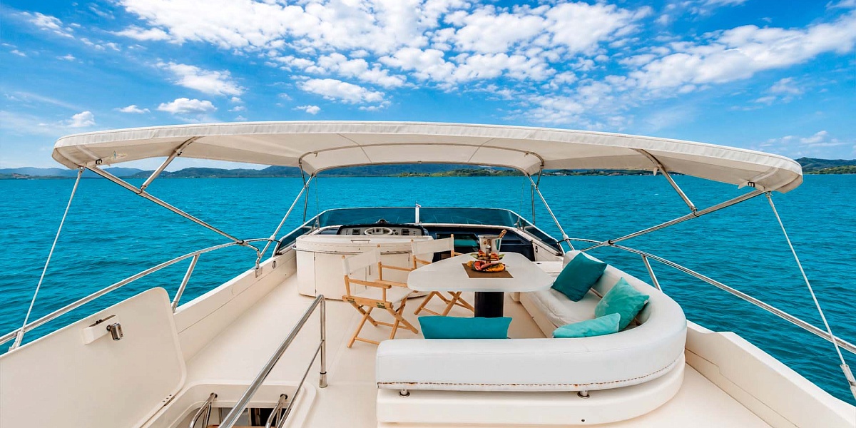 Аренда яхты Riva 70 Aria Blue на Пхукете - флайбридж