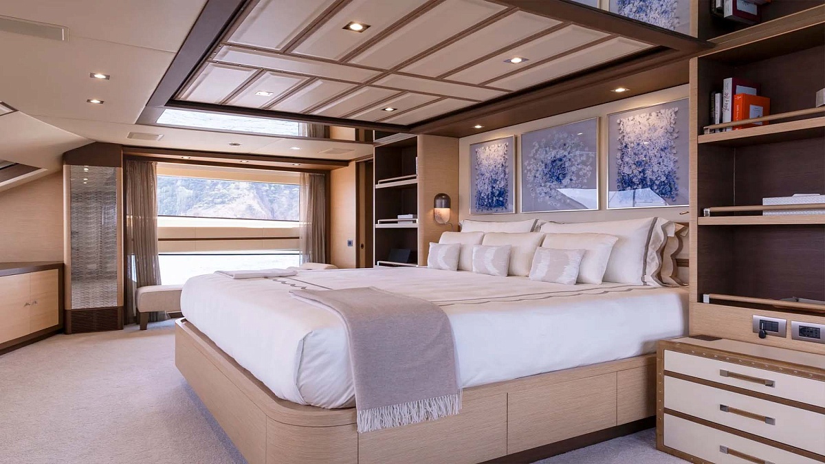 Benetti 140
