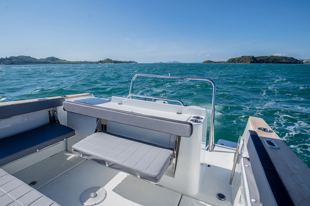 Аренда моторного катера Beneteau Flyer 8.8 NAUTI ONE на Пхукете, Таиланд