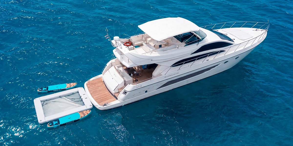 Аренда яхты Riva 70 Aria Blue на Пхукете - бассейн на воде