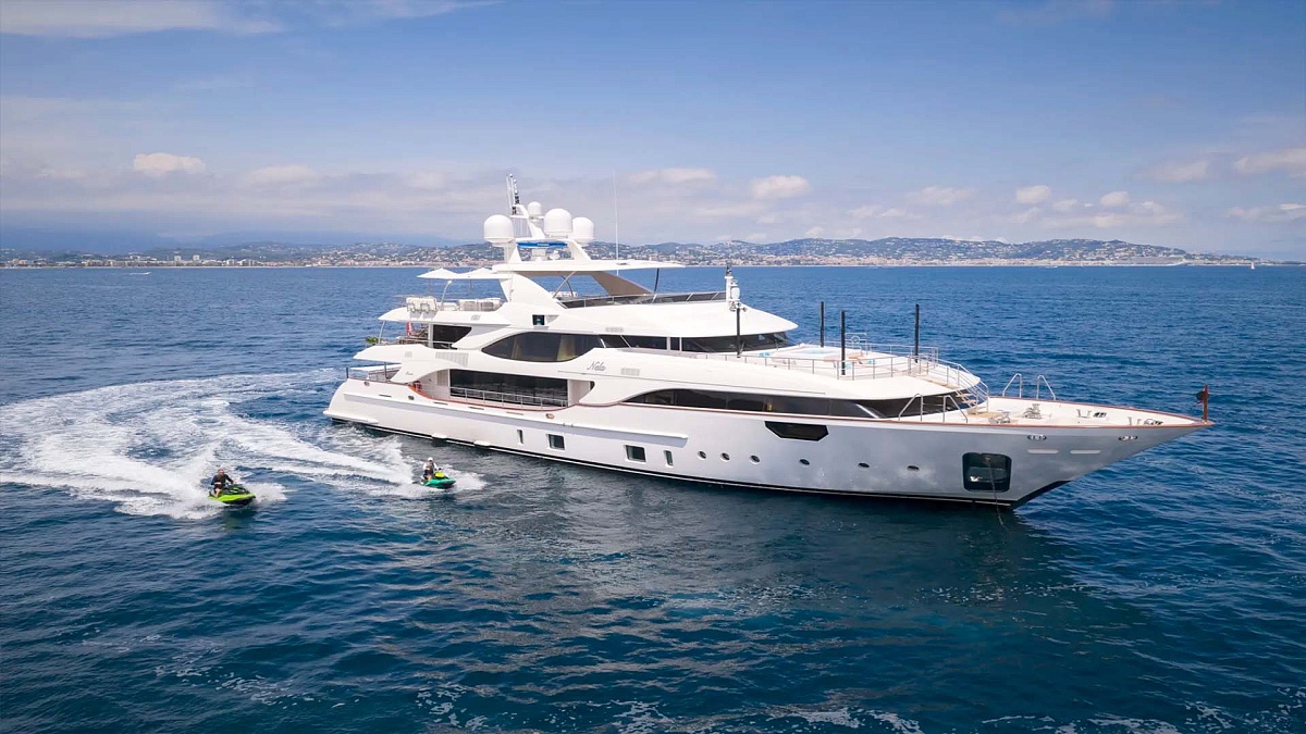 Benetti 140