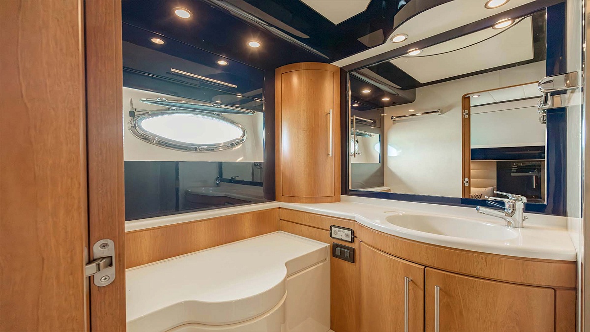 Аренда яхты Riva 70 Aria Blue на Пхукете - ванная