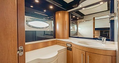 Аренда яхты Riva 70 Aria Blue на Пхукете - ванная