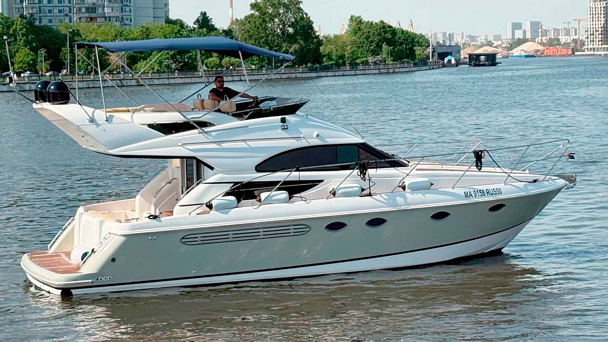 Аренда яхты Fairline Phantom 40 в Москве и Подмосковье